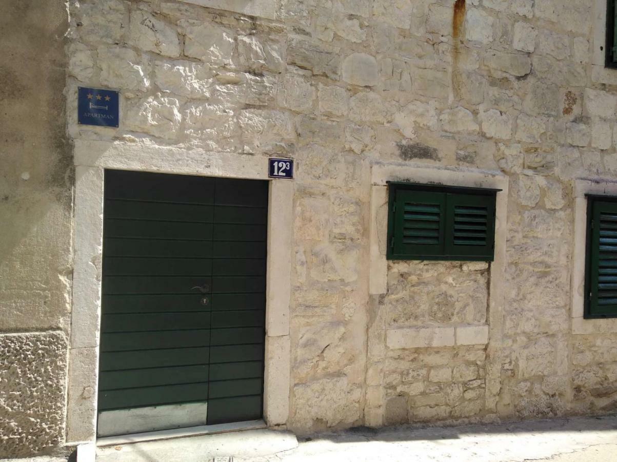 Cosy Accommodation In The Center Of Split Exterior photo